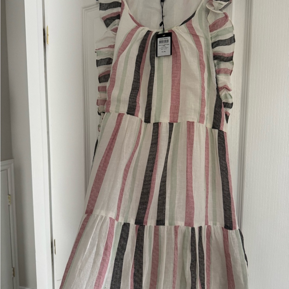 Vero Moda NWTWhite and Gray Flutter Sleeve Sundress. Top 21”length 37,5”